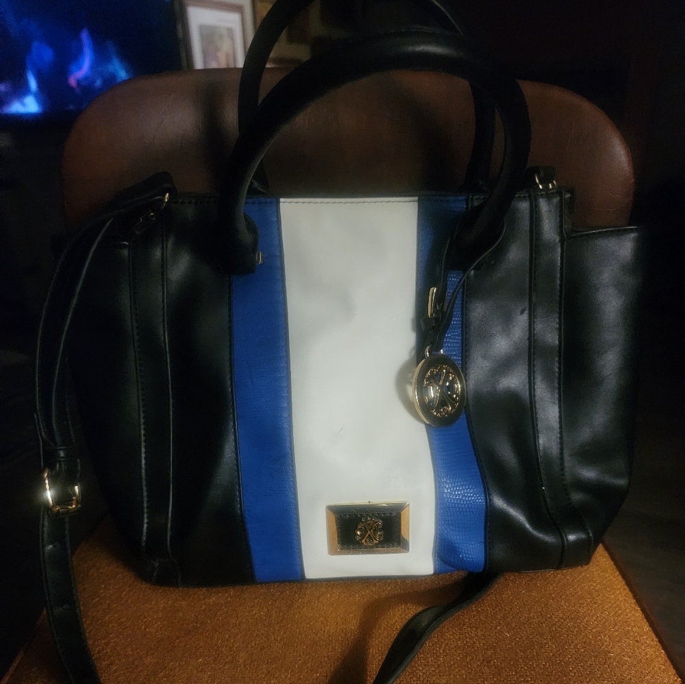 5 Purses - Picture 2 of 10